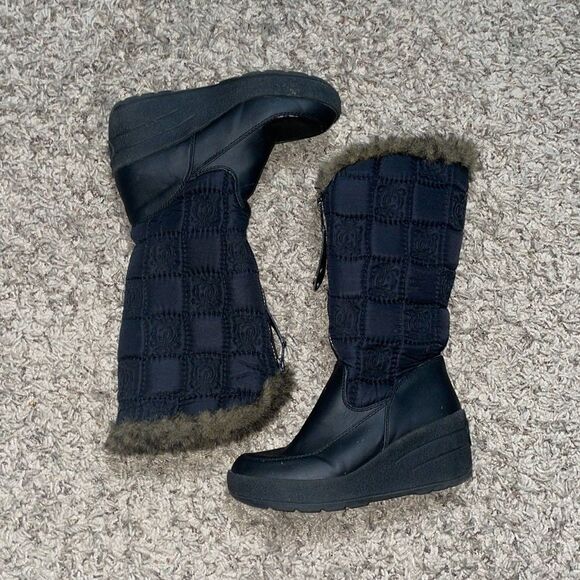 Juicy Couture Quilted Black Fur Trimmed Wedge Boots - Picture 2 of 12